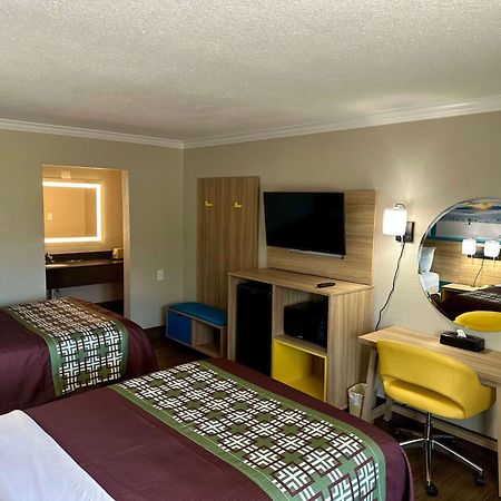 Days Inn By Wyndham Houston East Kültér fotó
