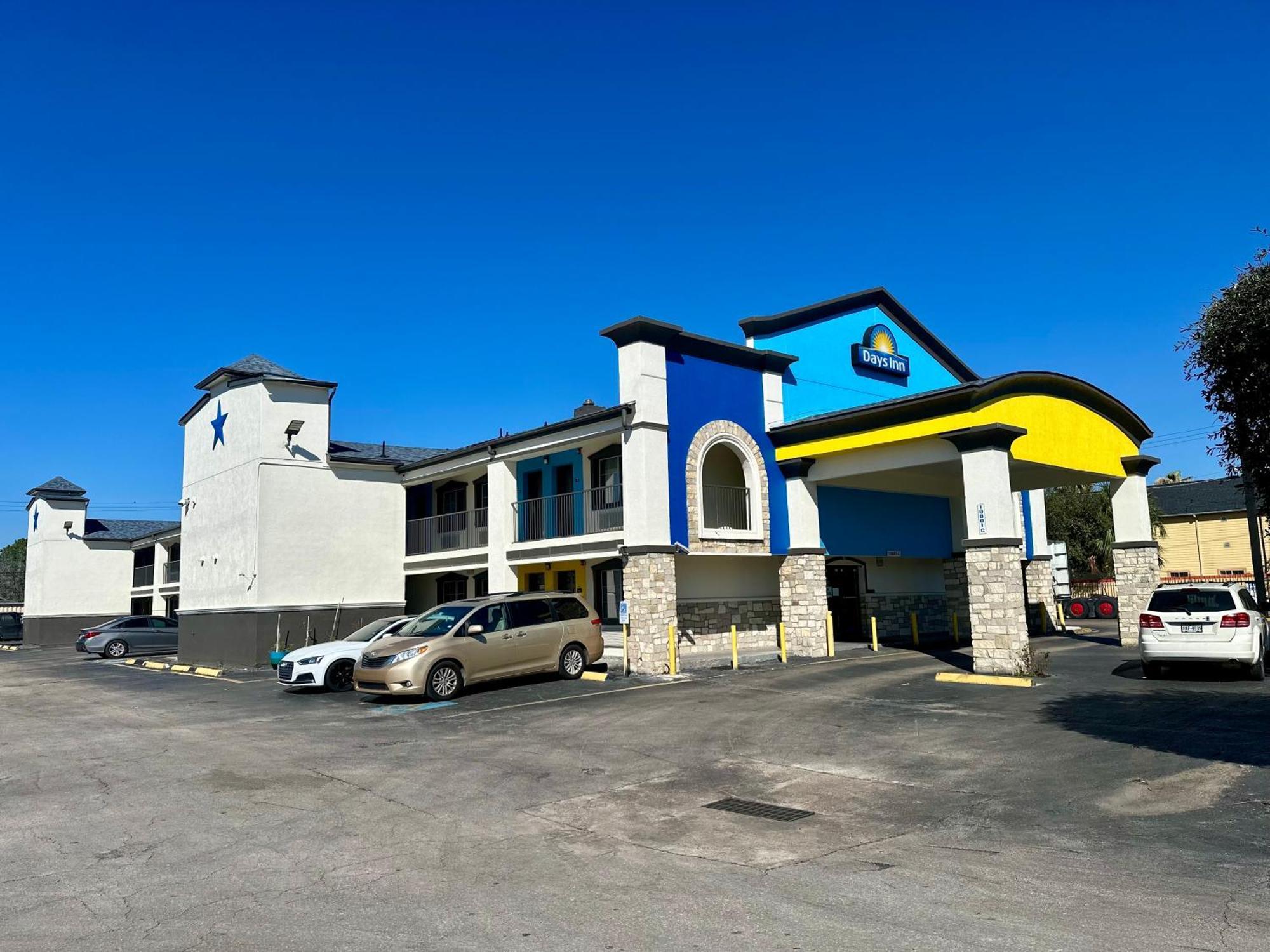 Days Inn By Wyndham Houston East Kültér fotó